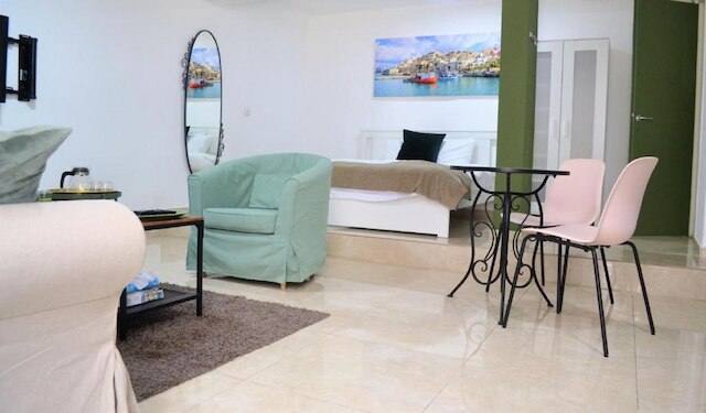 オールド ジャファにある広くてきれいなスタジオ