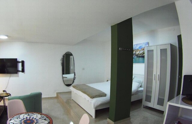 オールド ジャファにある広くてきれいなスタジオ