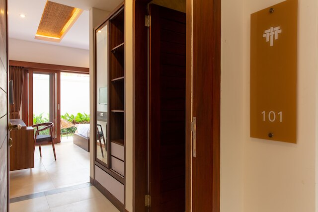 ラタン ホテル ウルワツ