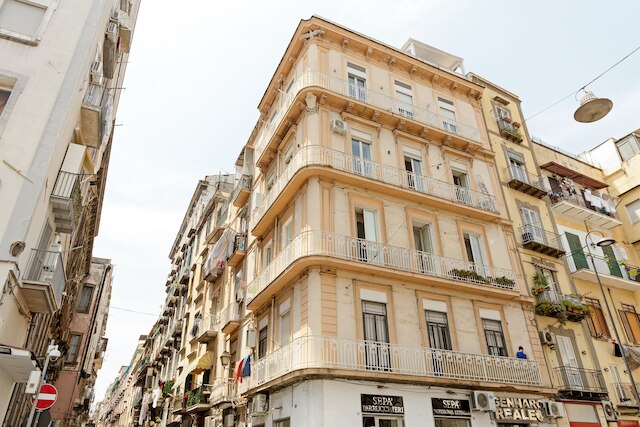 ナポリ スイート カラヴァッジオ アパートメント