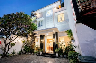 セララス イン シャリア