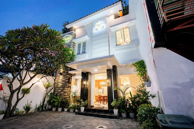 セララス イン シャリア