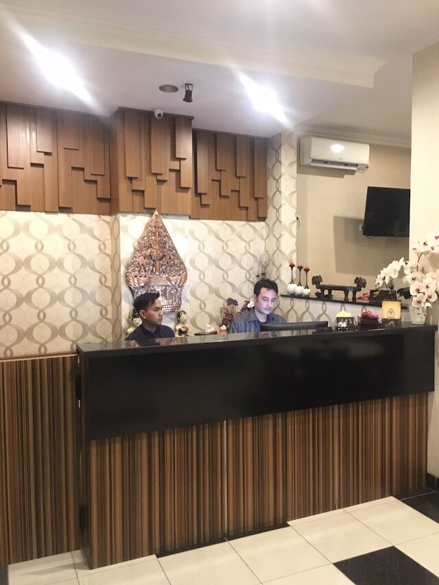 セララス イン シャリア