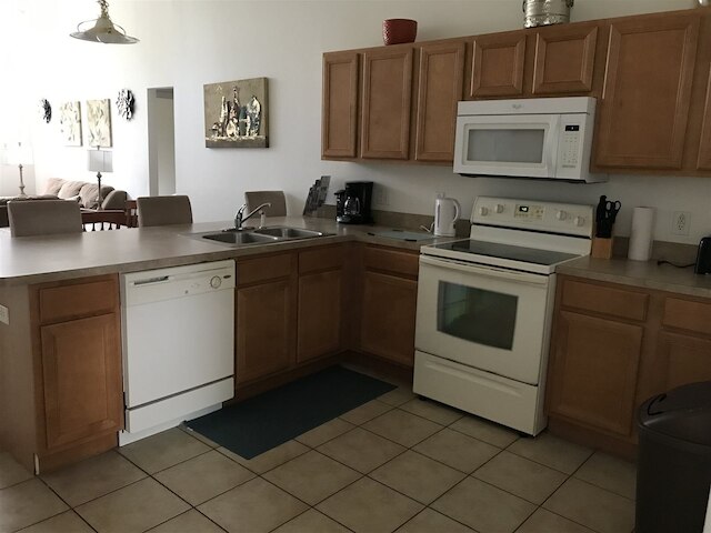 4 ベッド アンド 3 バス イン パーフェクト ロケーション ウィズ プール バイ フロリダ ドリーム ホーム