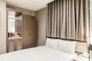 メイプル ホテル セカンド ブランチ (沐月二館 (喬麗大飯店))