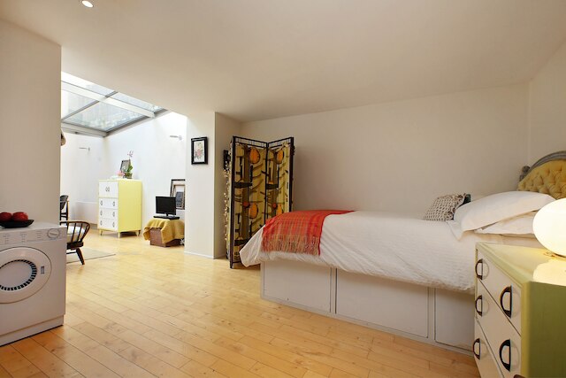 明るくシックなガーデン アパートメント