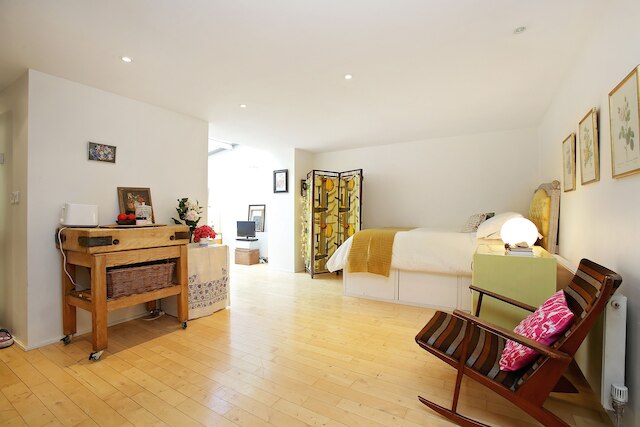 明るくシックなガーデン アパートメント