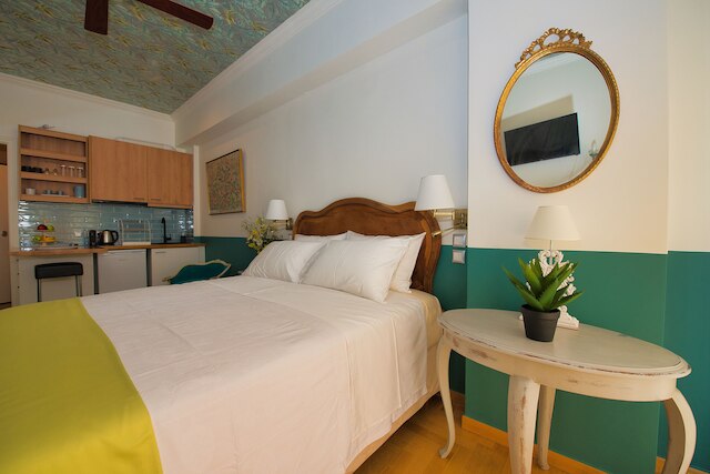 ラストニ アテネ スイーツ ネアラクロポリス アット ツァトソウ ストリート