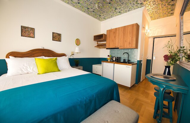 ラストニ アテネ スイーツ ネアラクロポリス アット ツァトソウ ストリート