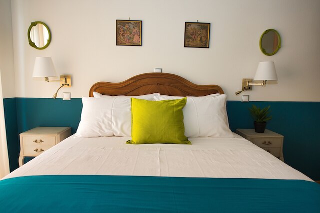 ラストニ アテネ スイーツ ネアラクロポリス アット ツァトソウ ストリート