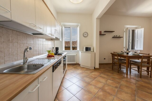 エオロ アパートメント