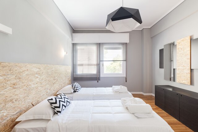 アクロポリス ラグジュアリー アパートメント