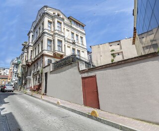 オットマン ザーデ