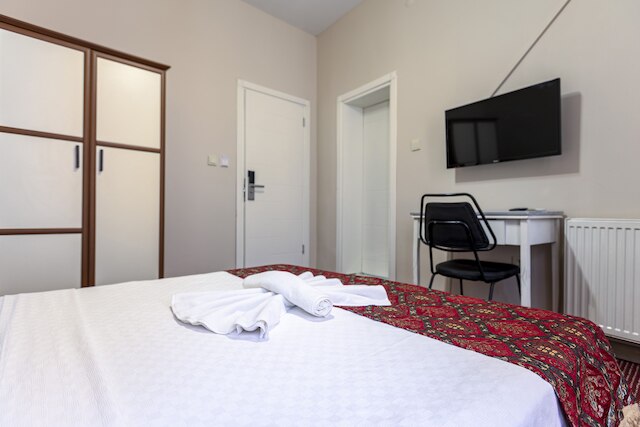 オットマン ザーデ