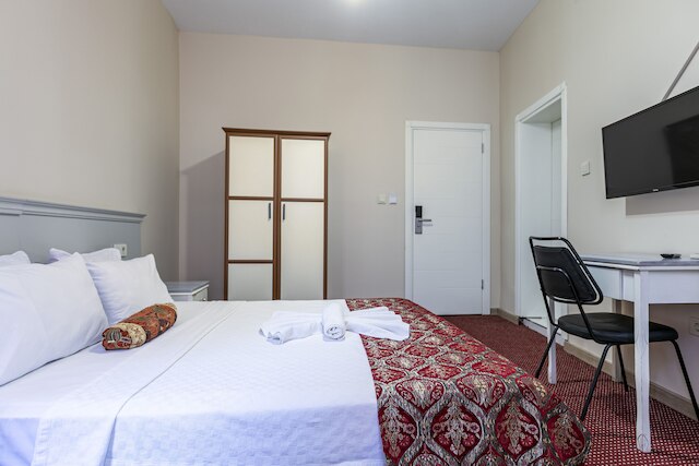 オットマン ザーデ