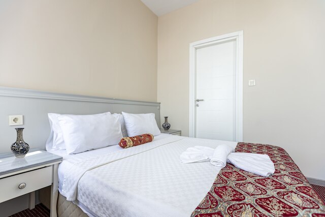 オットマン ザーデ