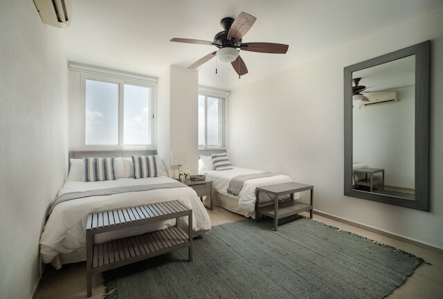 アリーナ、素晴らしいベッドルーム 2 室、ビーチフロント - デザイナー バイブス