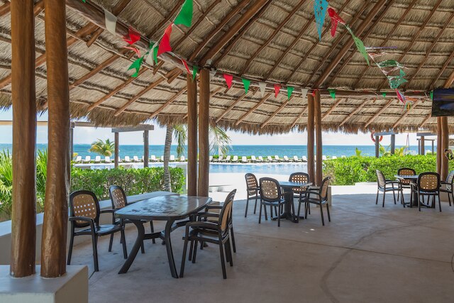 アリーナ、素晴らしいベッドルーム 2 室、ビーチフロント - デザイナー バイブス