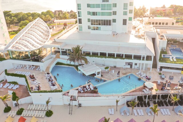 CHIC- 素晴らしいビーチにある改装したてのベッドルーム 1 室