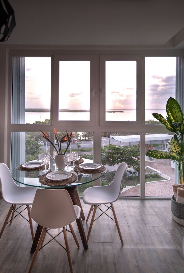 CHIC- 素晴らしいビーチにある改装したてのベッドルーム 1 室