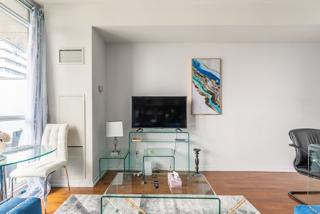 ゴージャス コンドズ イン メイプル リーフ スクエア