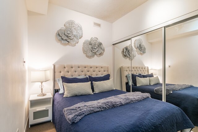 ゴージャス コンドズ イン メイプル リーフ スクエア