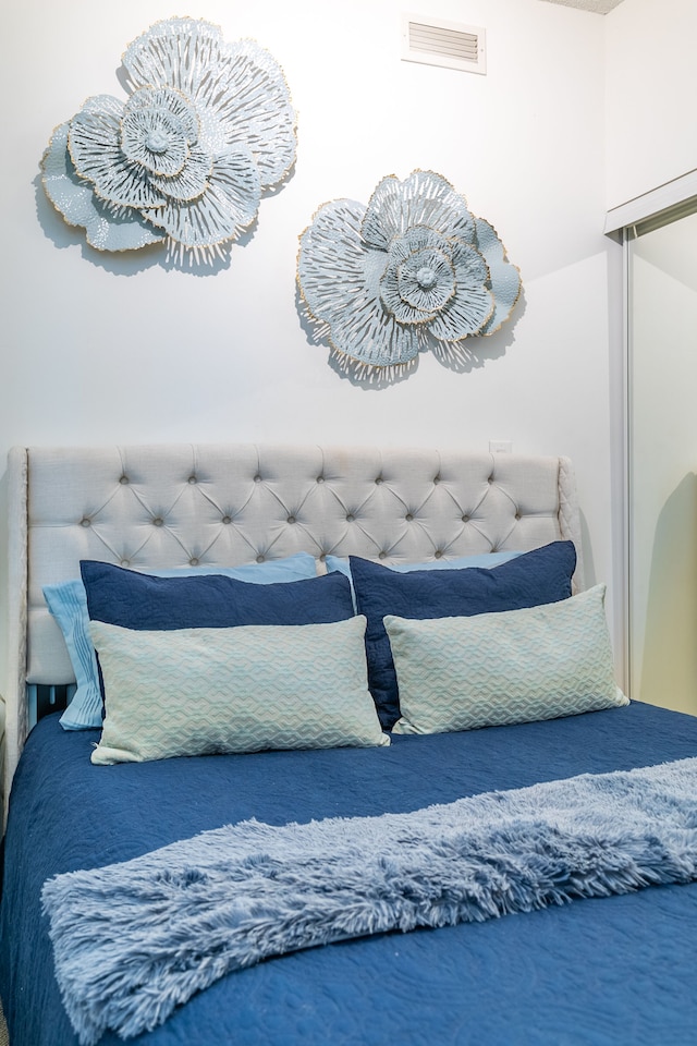 ゴージャス コンドズ イン メイプル リーフ スクエア