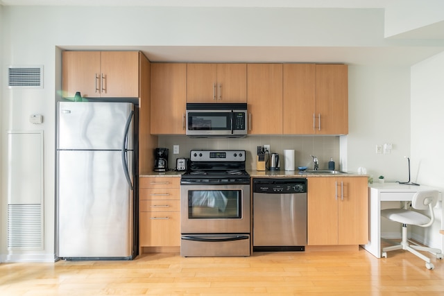 ゴージャス コンドズ イン メイプル リーフ スクエア