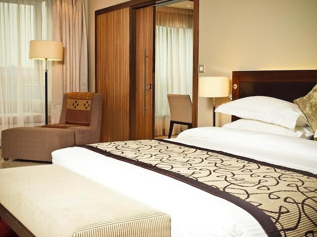 リタ ロリ ホテル ラゴス