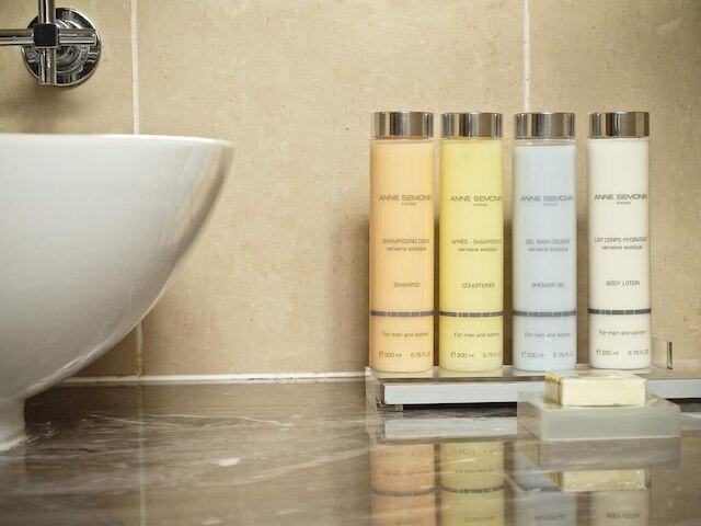 リタ ロリ ホテル ラゴス