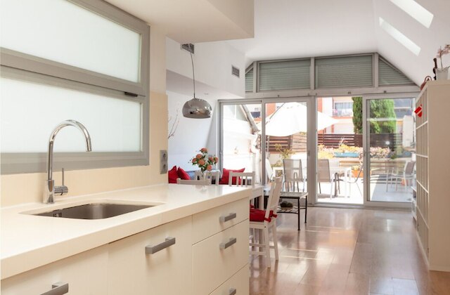 セントリック アパートメント バルナ