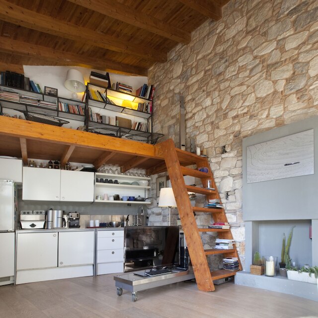 リブ イン ザ シャドウ オブ ジ アクロポリス