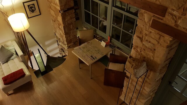 リブ イン ザ シャドウ オブ ジ アクロポリス