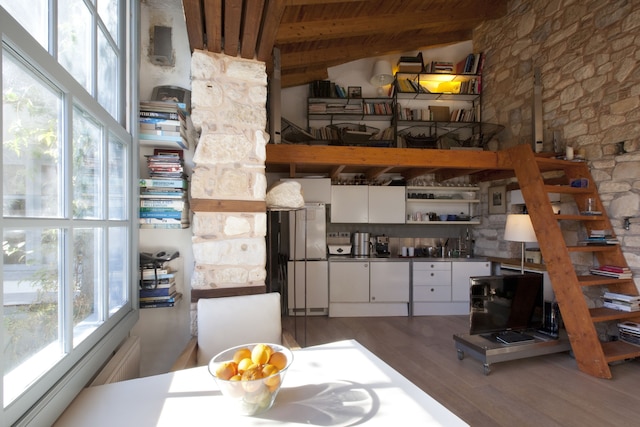 リブ イン ザ シャドウ オブ ジ アクロポリス