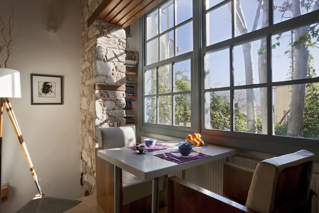 リブ イン ザ シャドウ オブ ジ アクロポリス