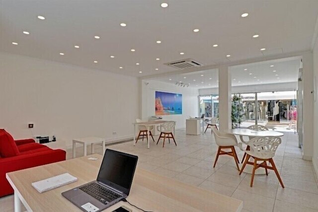 アベニダ プレミアム バイ ホーミング