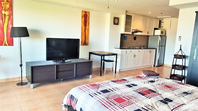 ラージ スタジオ コンド ジョムティエン