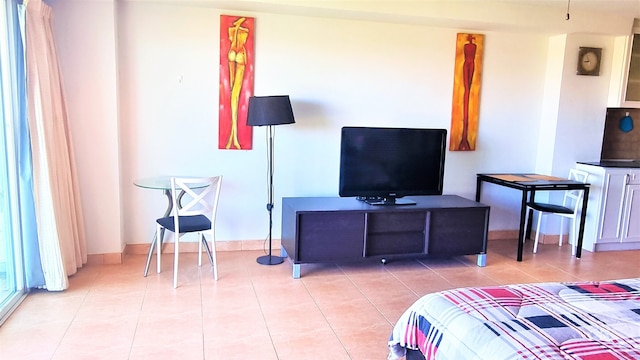 ラージ スタジオ コンド ジョムティエン