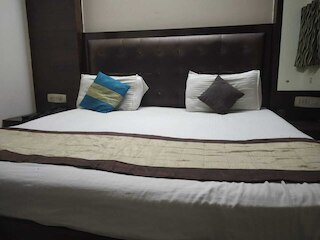 ADB ルームズ ホテル チャンダー パレス