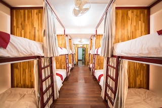 ラオ ラオ カフェ アンド ホステル