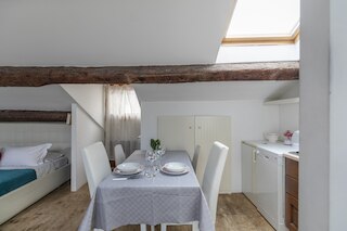 ベニス ラブリー アパートメント