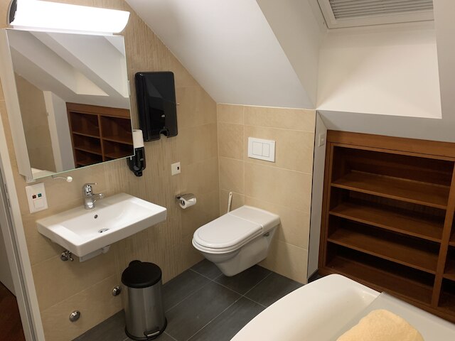 アパートメンツ H56