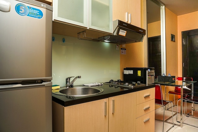 コスモ マンションにあるベッドルーム 1 室のアパートメント、グランド インドネシア近く