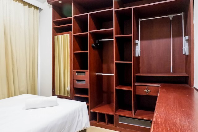 タマン ベバリー アパートメントにある広々とした高層階のベッドルーム 2 室