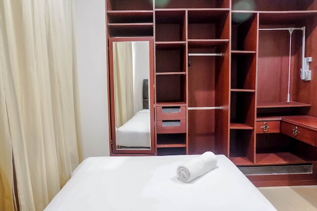 タマン ベバリー アパートメントにある広々とした高層階のベッドルーム 2 室