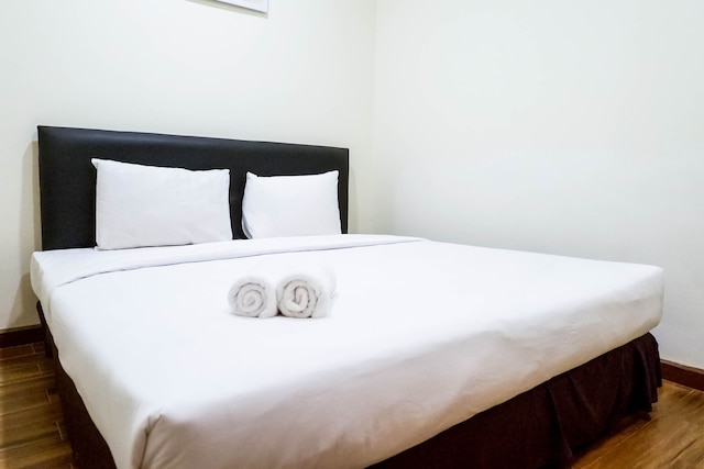 タマン ベバリー アパートメントにある広々とした高層階のベッドルーム 2 室