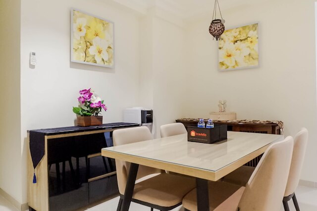 タマン ベバリー アパートメントにある広々とした高層階のベッドルーム 2 室