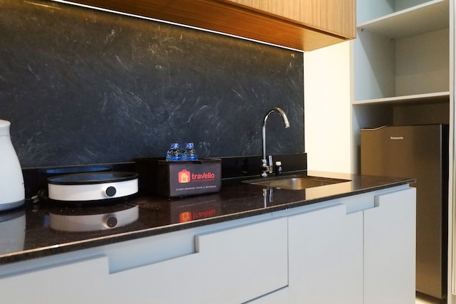 アンダーソン スーパーモール マンションにあるモールに隣接しているスタジオ アパートメント