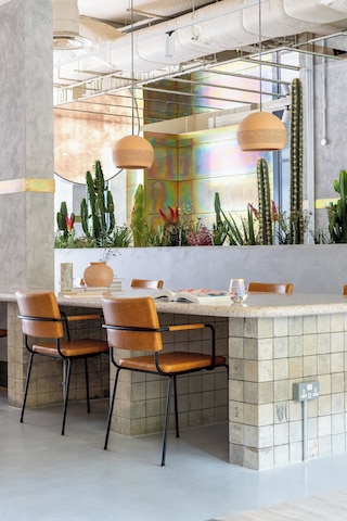 バーモンズ ロック、タワー ブリッジ