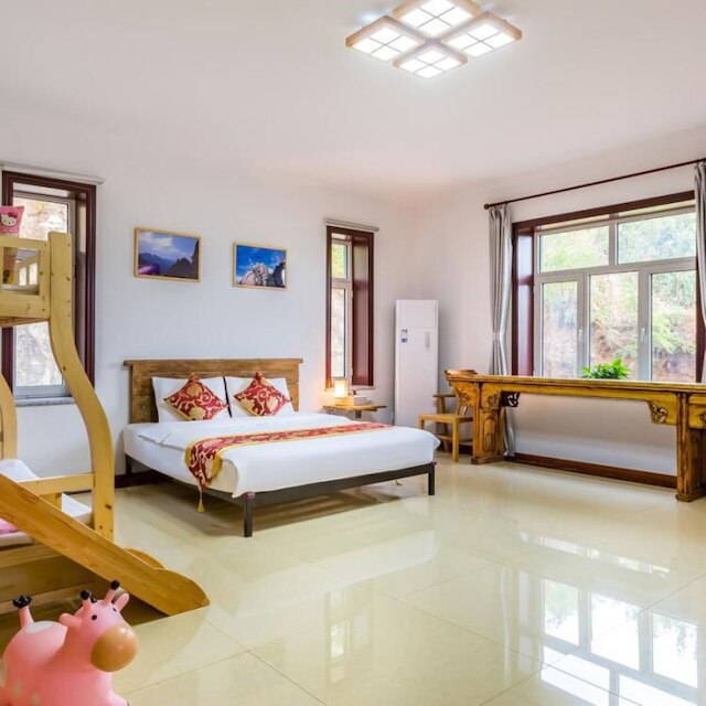 フローラル ホテル ハ ピン ハ ユエン ジーシャン (花築和平合院民宿)